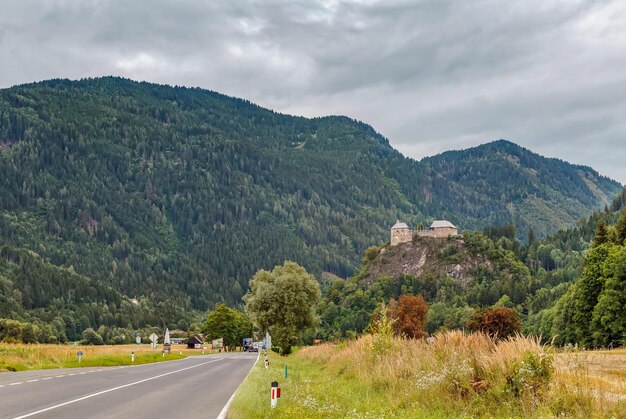 写真 空の背景にある山の景色