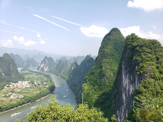 写真 空の背景にある山の景色