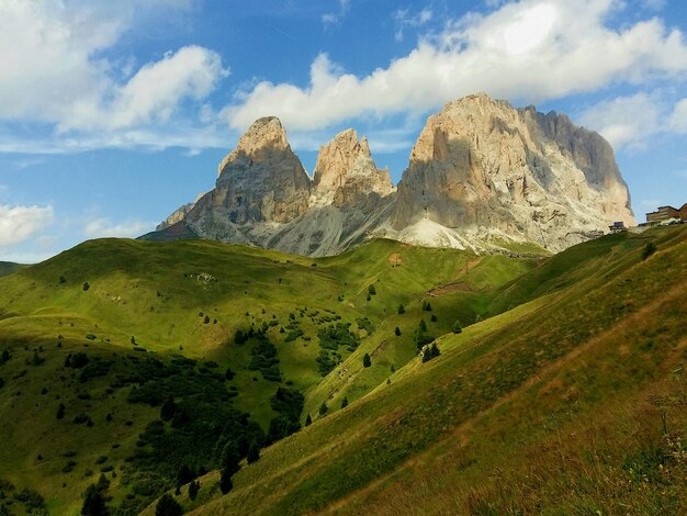 写真 空の背景にある山の景色