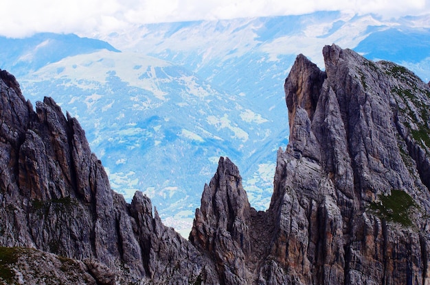 写真 空の背景にある山の景色