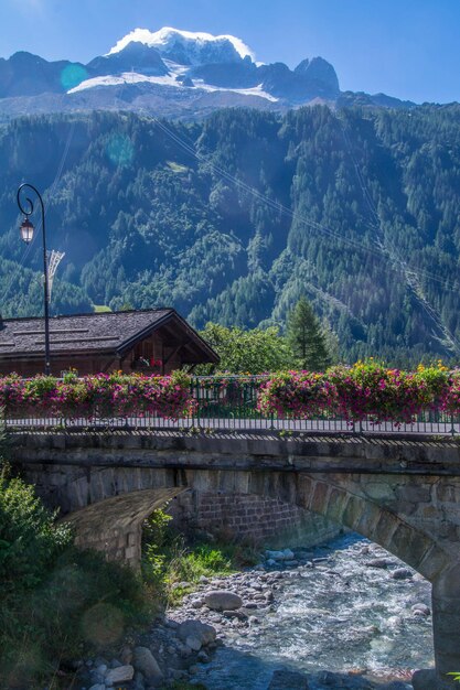 写真 空の背景にある山の景色