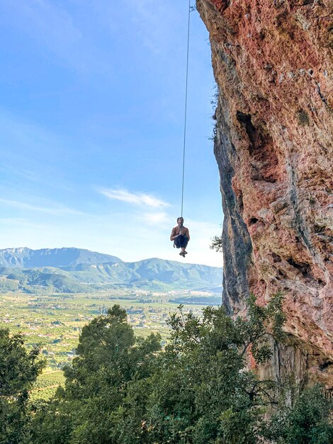 写真 空の背景にある山の景色