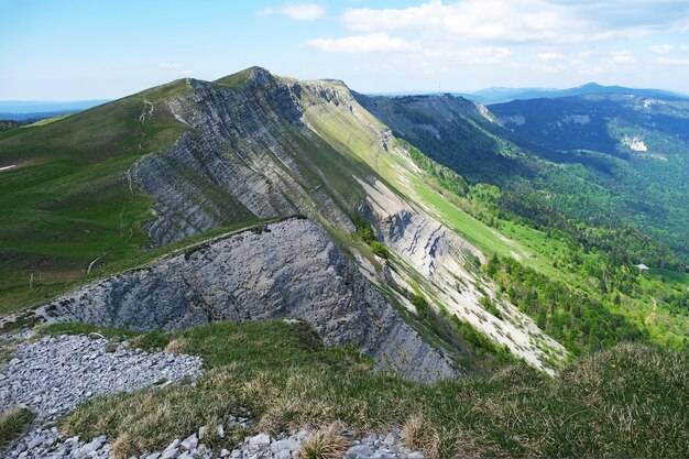 写真 空の背景にある山の景色