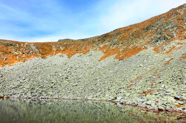 写真 空の背景にある山の景色