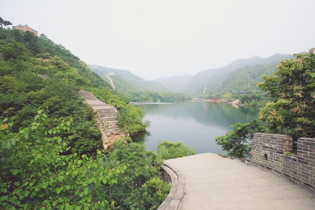 写真 川 と 山 の 景色