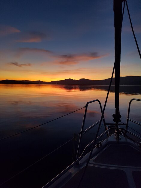 写真 夕暮れ の 時 の 空 に 対し て の 海 の 景色