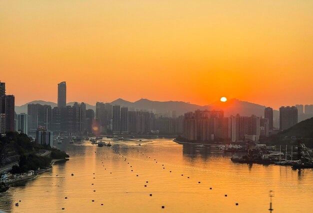 写真 夕暮れ の 時 の 空 に 対する 海 の 景色