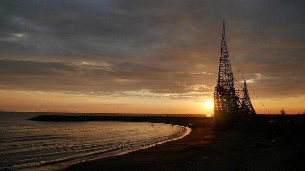 写真 夕暮れ の 時 の 空 に 対する 海 の 景色