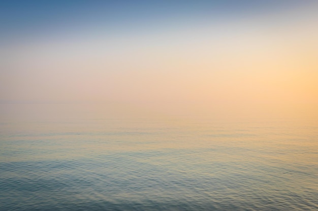 写真 夕暮れ の 時 の 空 に 対し て の 海 の 景色