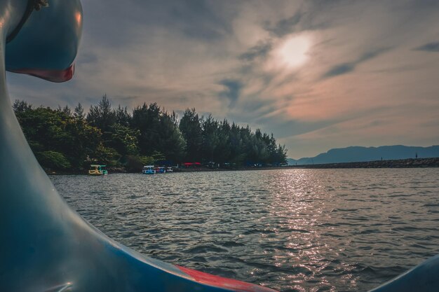 写真 夕暮れ の 時 の 空 に 対し て の 海 の 景色