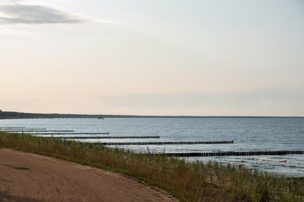 Фото Красивый вид на море на фоне неба