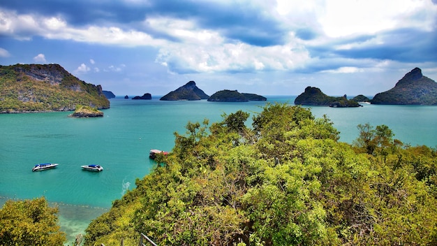 写真 空に照らされた海の景色