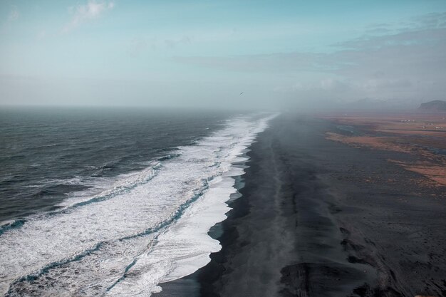 写真 空に照らされた海の景色