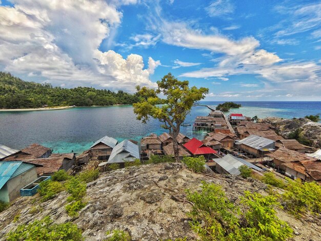 Фото Красивый вид на море на фоне неба