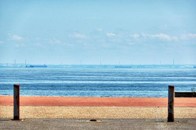 写真 空に照らされた海の景色