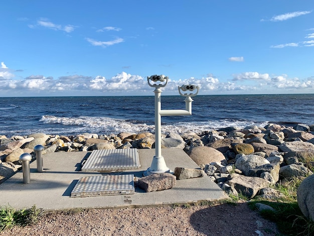 写真 空に照らされた海の景色