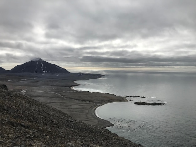 Фото Красивый вид на море на фоне неба