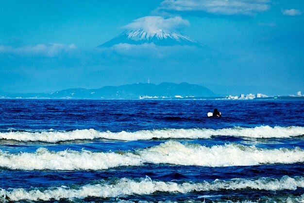 写真 空に照らされた海の景色