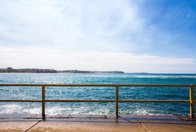 写真 空に照らされた海の景色