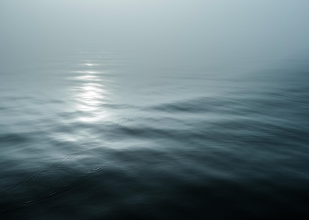 写真 空に照らされた海の景色