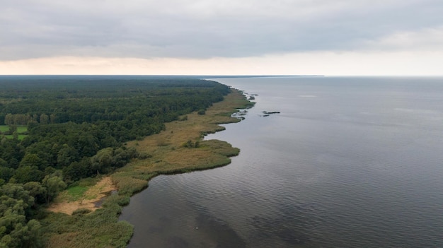 Фото Красивый вид на море на фоне неба