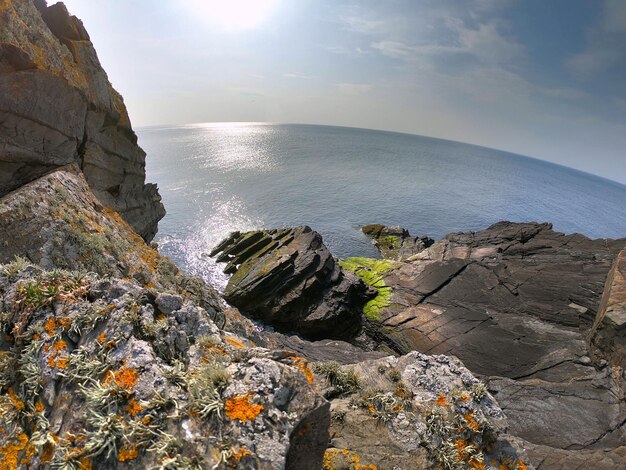 Фото Красивый вид на море на фоне неба