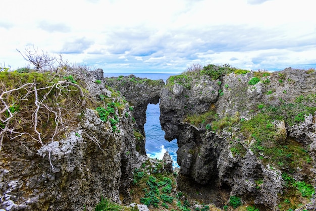 写真 空に照らされた海の景色