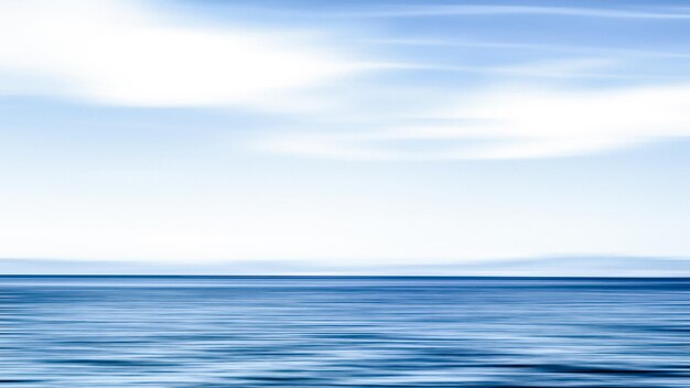 写真 空に照らされた海の景色