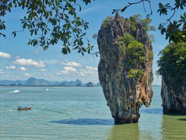 Фото Красивый вид на море на фоне неба