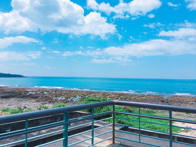 写真 空に照らされた海の景色