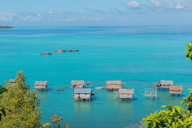 写真 空に照らされた海の景色