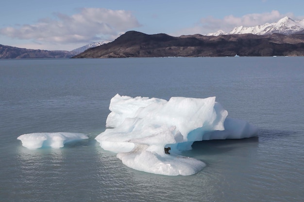 Фото Красивый вид на море на фоне неба