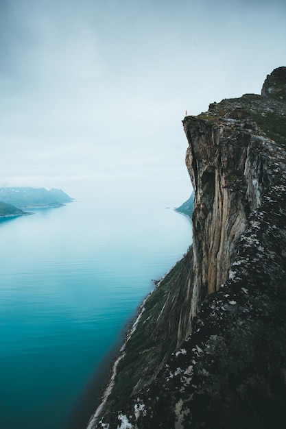 写真 空に照らされた海の景色