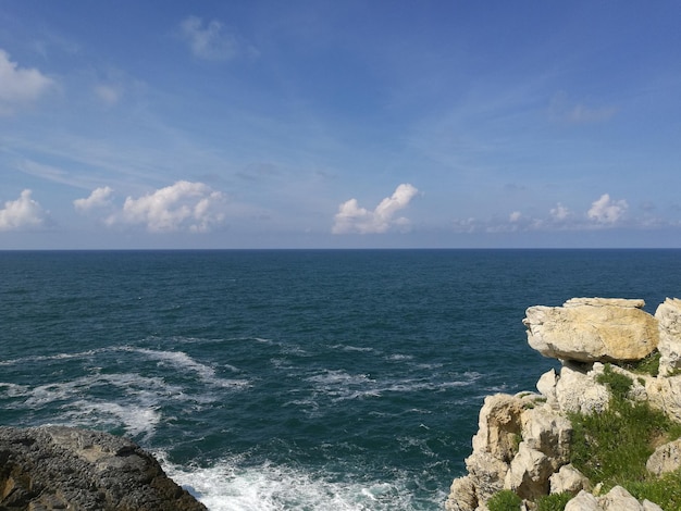 写真 空に照らされた海の景色