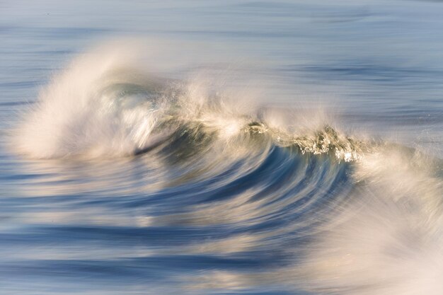 写真 空に照らされた海の景色