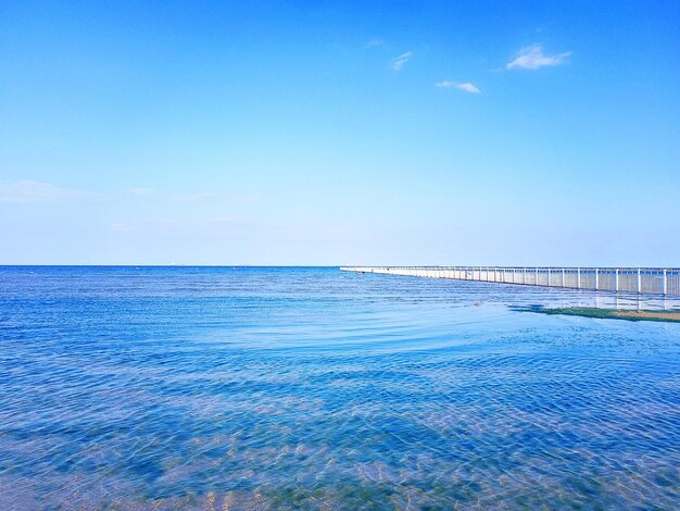 写真 空に照らされた海の景色