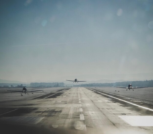 写真 空に照らされた海の景色