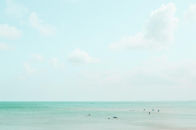 写真 空に照らされた海の景色