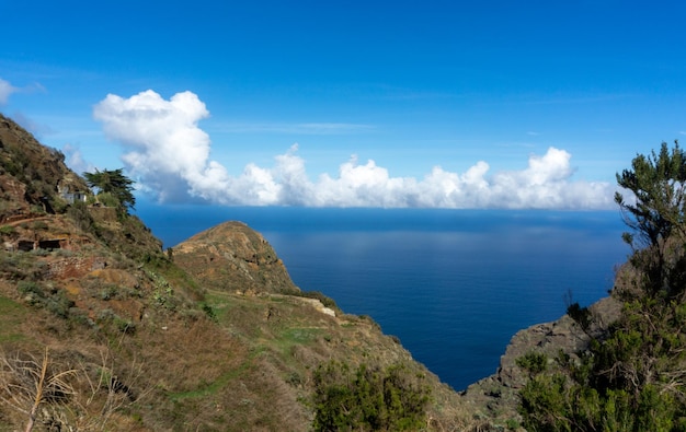 写真 空に照らされた海の景色