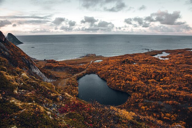 Фото Вид на море на фоне неба