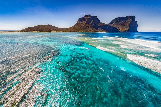 写真 空に照らされた海の景色