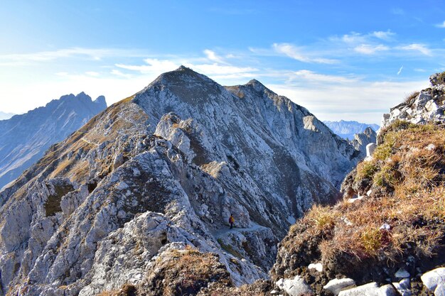 写真 天空 に 対し て 雪 に 覆わ れ た 山 の 景色