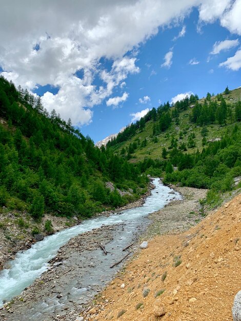 Фото Вид на водопад на фоне неба