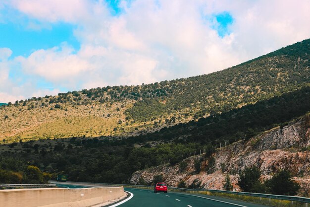 Foto la vista panoramica della strada aperta