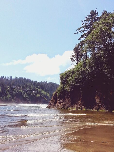 Photo scenic view of river against sky