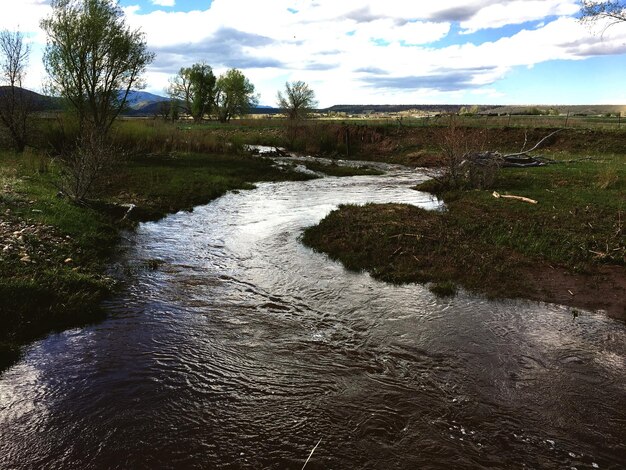 Foto vista panoramica del fiume contro il cielo