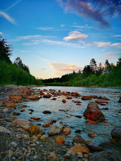 Foto vista panoramica del fiume contro il cielo