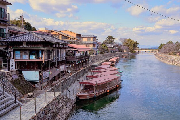 Foto vista panoramica del fiume da edifici contro il cielo