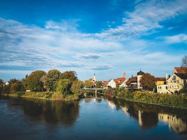 Foto vista panoramica del fiume da edifici contro il cielo