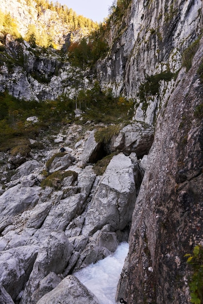 Photo scenic view of rock formation and waterfall in triglav national park in slovenia